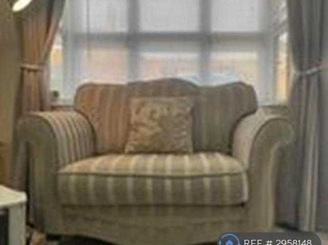 2 bedroom semi detached house to rent