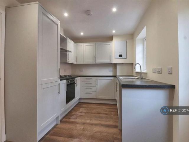 2 bedroom semi detached house to rent