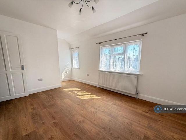 2 bedroom semi detached house to rent
