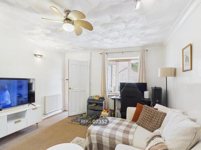 2 bedroom semi detached house to rent