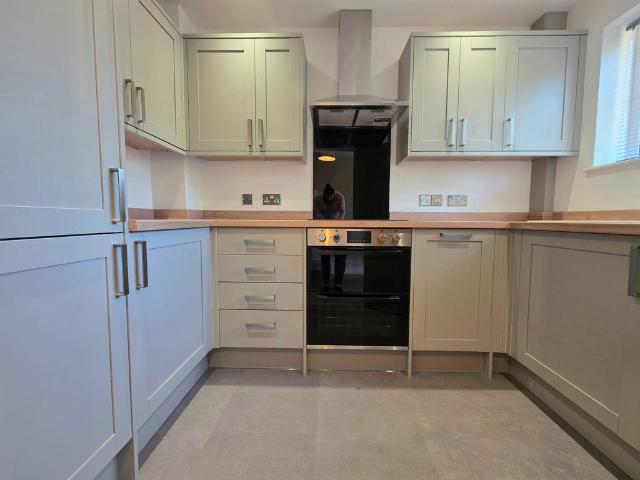 2 bedroom semi detached house to rent