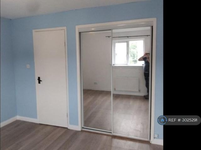 2 bedroom semi detached house to rent