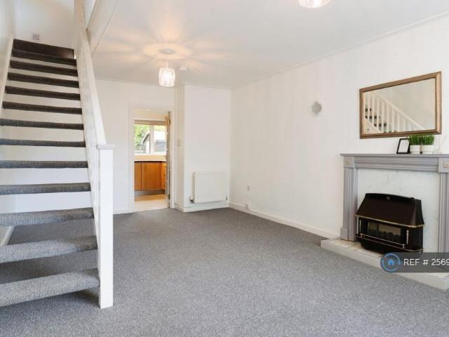 2 bedroom semi detached house to rent