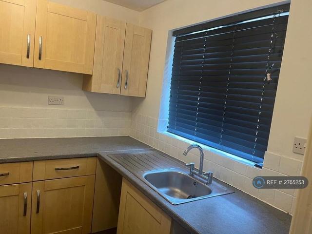 2 bedroom semi detached house to rent