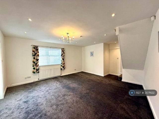 2 bedroom semi detached house to rent