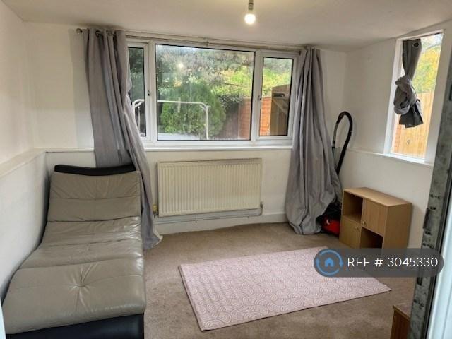 2 bedroom semi detached house to rent
