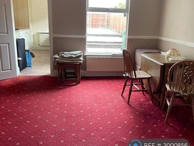2 bedroom semi detached house to rent