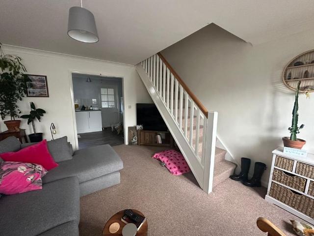 2 bedroom semi detached house to rent