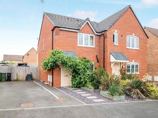2 bedroom semi detached house to rent