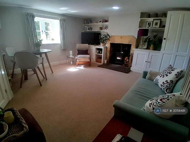 2 bedroom semi detached house to rent