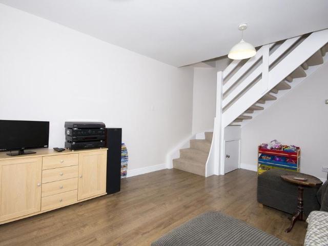 2 bedroom semi detached house to rent