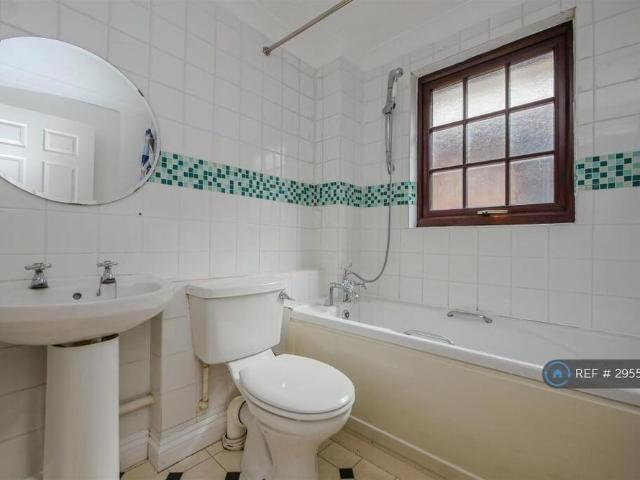 2 bedroom semi detached house to rent