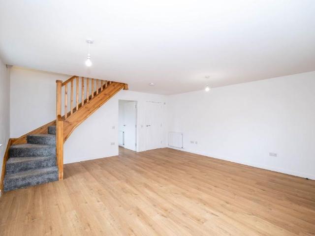 2 bedroom semi detached house to rent
