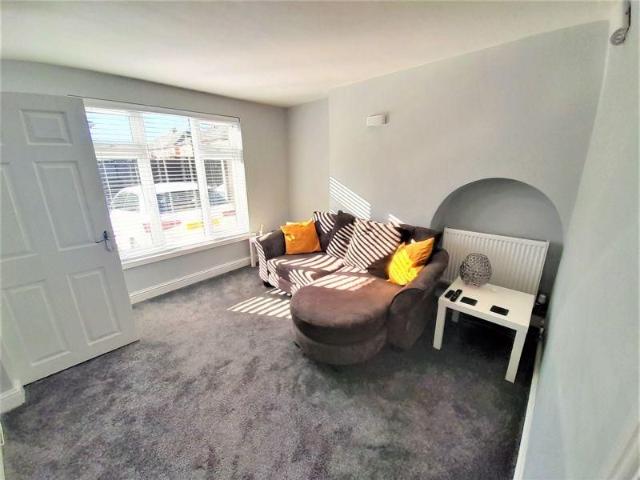 2 bedroom semi detached house to rent