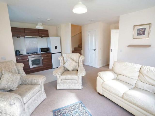 2 bedroom semi detached house to rent