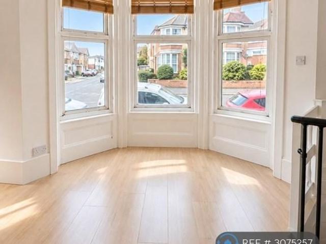2 bedroom semi detached house to rent