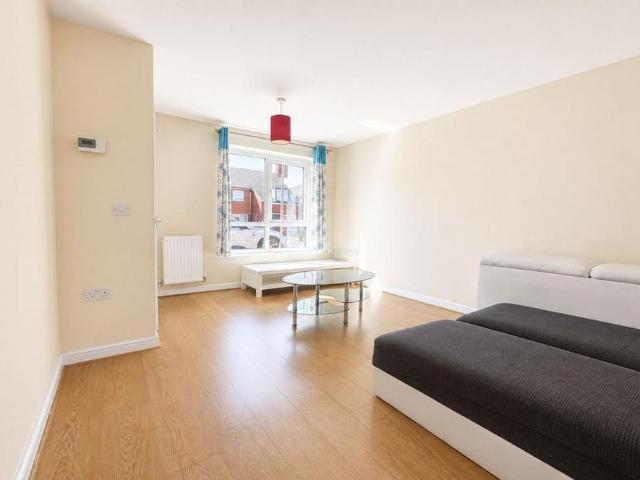 2 bedroom semi detached house to rent