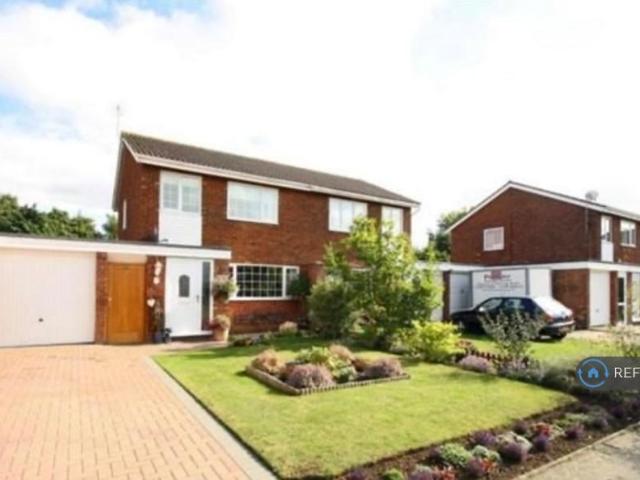 2 bedroom semi detached house to rent