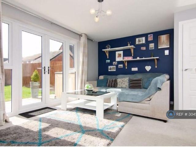 2 bedroom semi detached house to rent