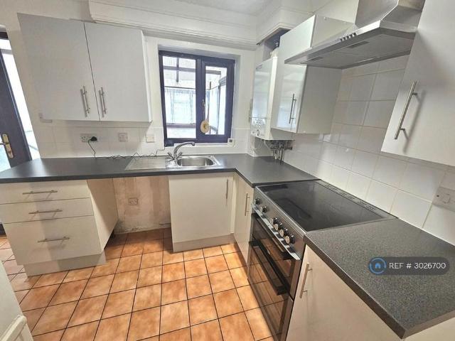 2 bedroom semi detached house to rent