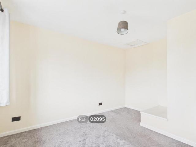 2 bedroom semi detached house to rent
