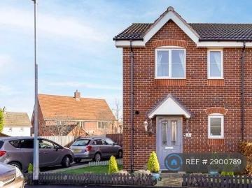 House for rent in Burhill - Garden, Parking