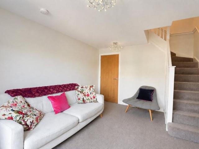 2 bedroom semi detached house to rent