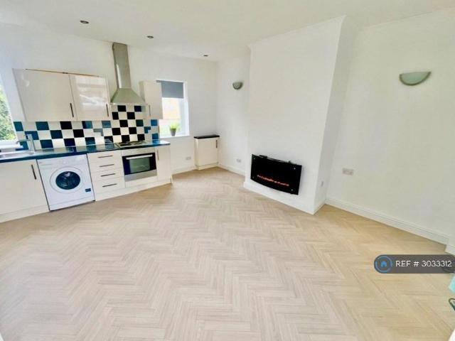 2 bedroom semi detached house to rent
