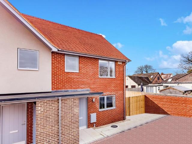 2 bedroom semi detached house to rent