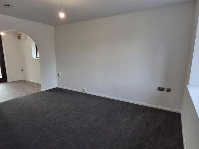 2 bedroom semi detached house to rent