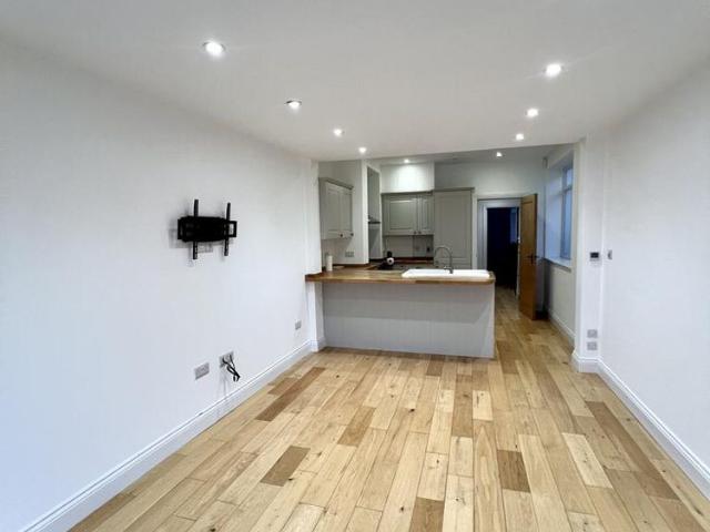 2 bedroom semi detached house to rent