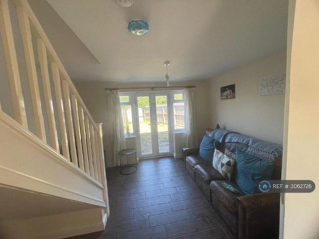 2 bedroom semi detached house to rent