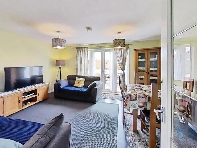 2 bedroom semi detached house to rent