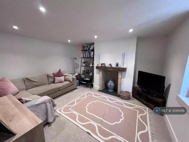 2 bedroom semi detached house to rent