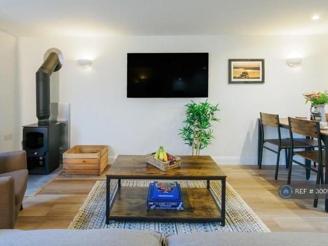 2 bedroom semi detached house to rent
