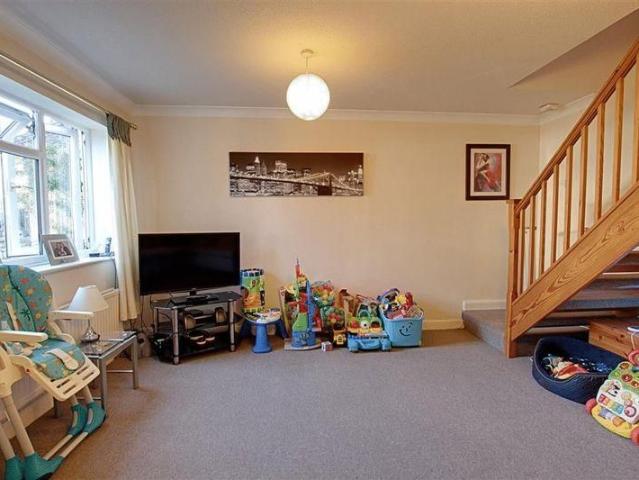 2 bedroom semi detached house to rent