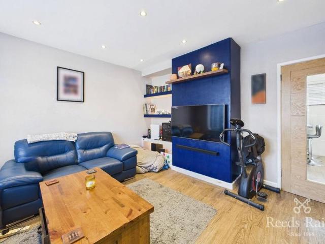 2 bedroom semi detached house to rent