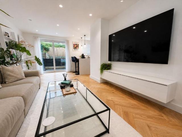 2 bedroom semi detached house to rent