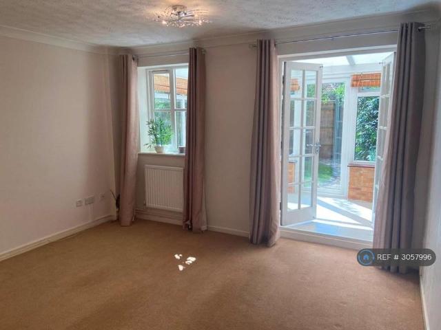 2 bedroom semi detached house to rent