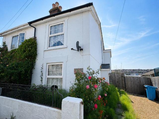 2 bedroom semi detached house to rent