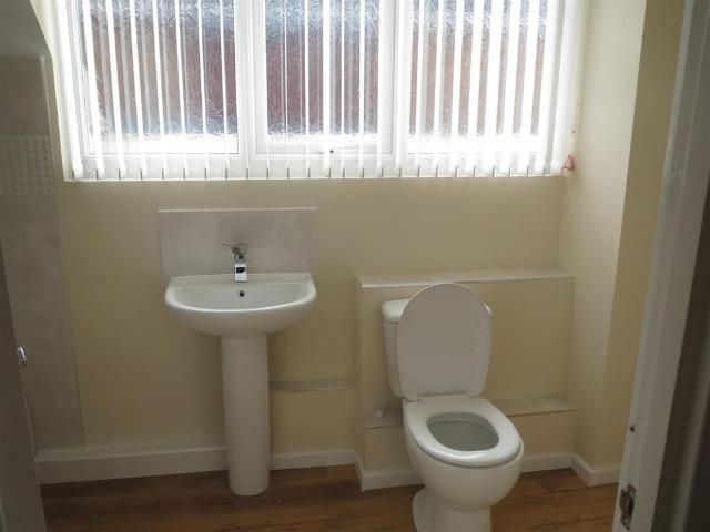 2 bedroom semi detached house to rent