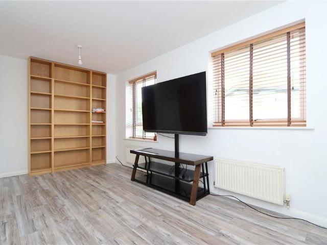 2 bedroom semi detached house to rent