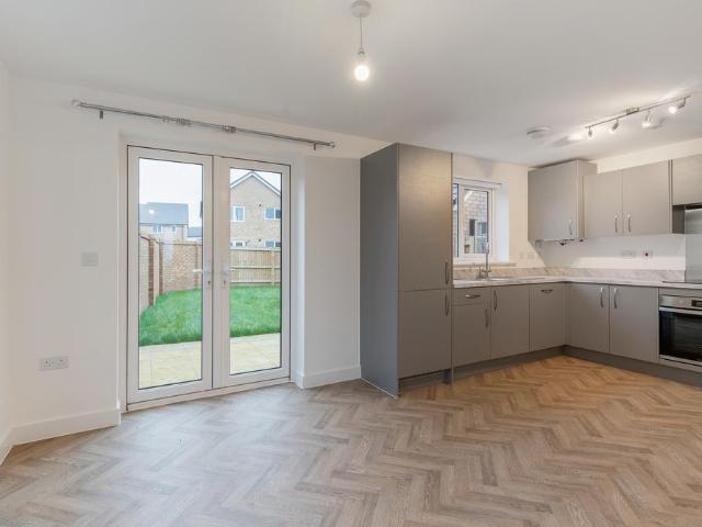 2 bedroom semi detached house to rent