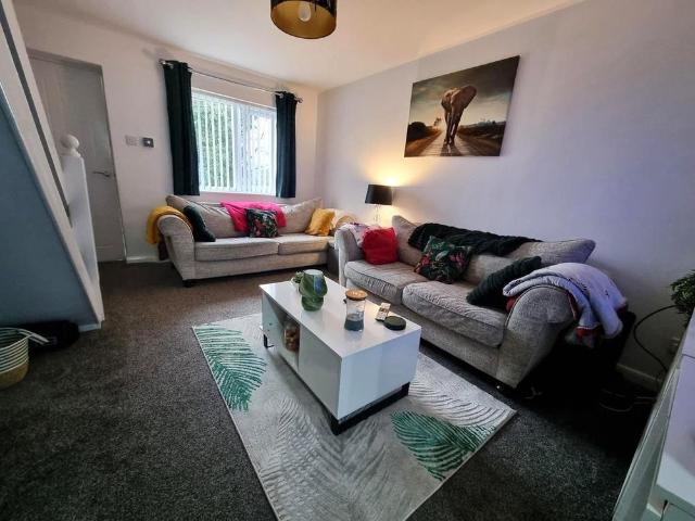 2 bedroom semi detached house to rent