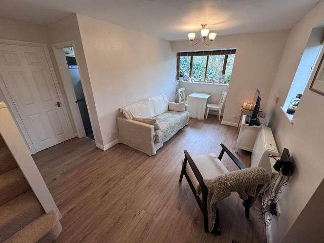 2 bedroom semi detached house to rent