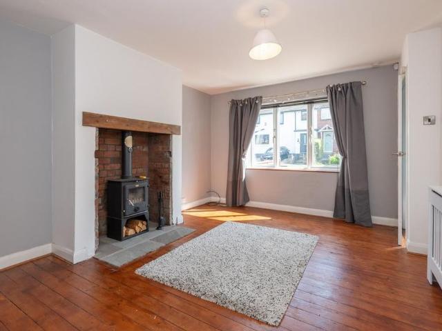 2 bedroom semi detached house to rent