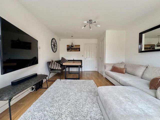 2 bedroom semi detached house to rent