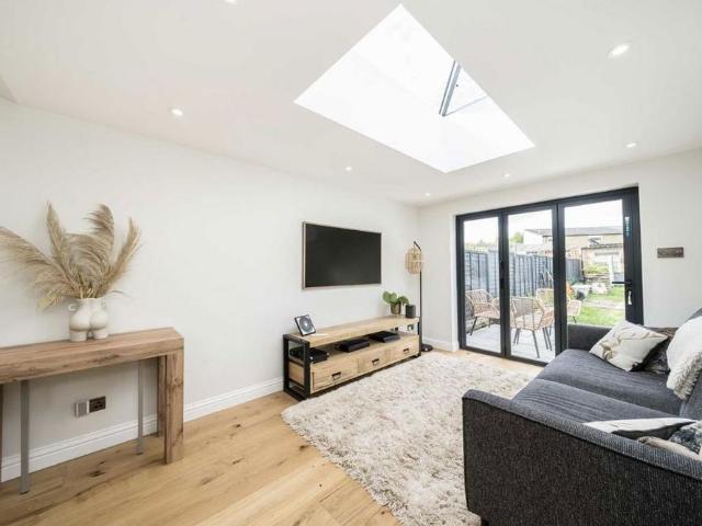 2 bedroom semi detached house to rent