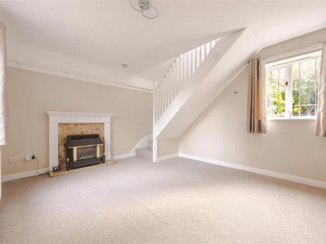 2 bedroom semi detached house to rent