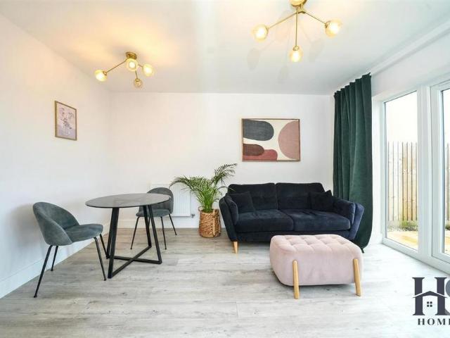 2 bedroom semi detached house to rent